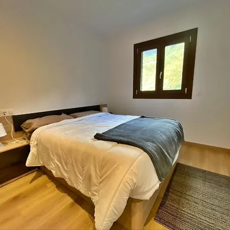 En Encamp, Anyo 2. Hasta 6 Personas * Encamp